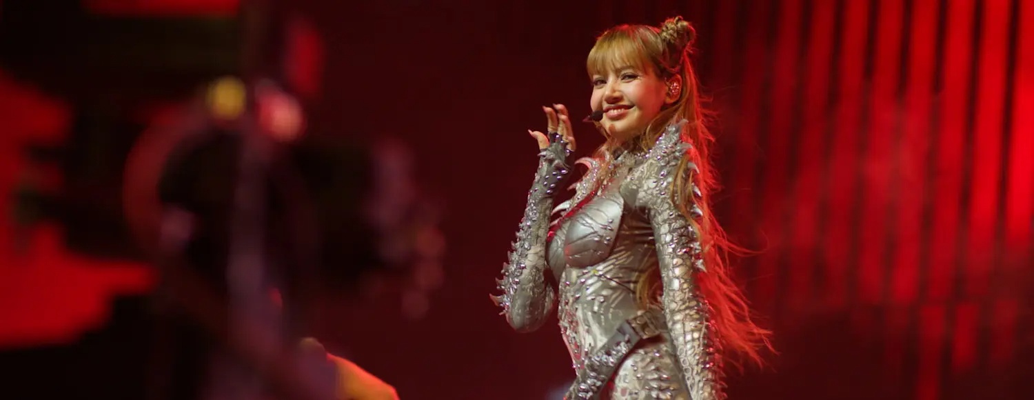 Lisa (BLACKPINK) xin lỗi v&igrave; ph&acirc;n biệt chủng tộc, phản ứng của netizen mới l&agrave; điều bất ngờ- Ảnh 5.