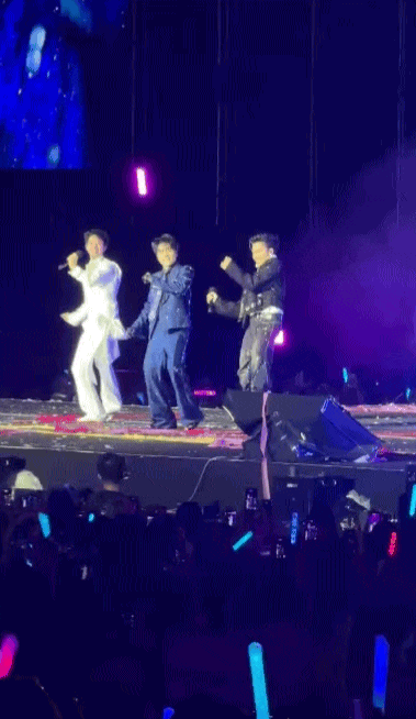 Ca kh&uacute;c nghe l&agrave; ngửi thấy &ldquo;m&ugrave;i xe&rdquo; về miền T&acirc;y hot nhất hiện tại, d&agrave;n mỹ nam c&agrave;ng xem c&agrave;ng cuốn!- Ảnh 1.