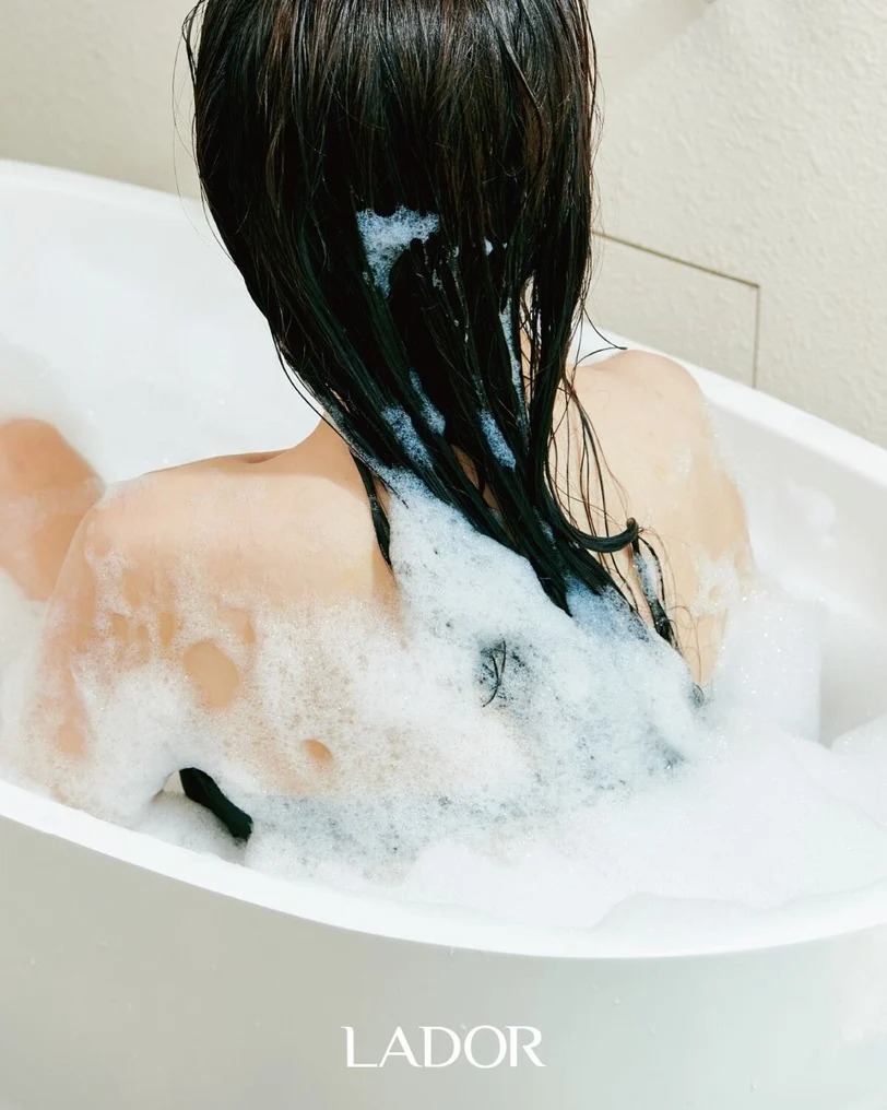 5 b&iacute; quyết chăm t&oacute;c sau nhuộm, uốn: Ba ng&agrave;y đầu rất quan trọng để t&oacute;c bền m&agrave;u, giảm kh&ocirc; xơ - Ảnh 5.