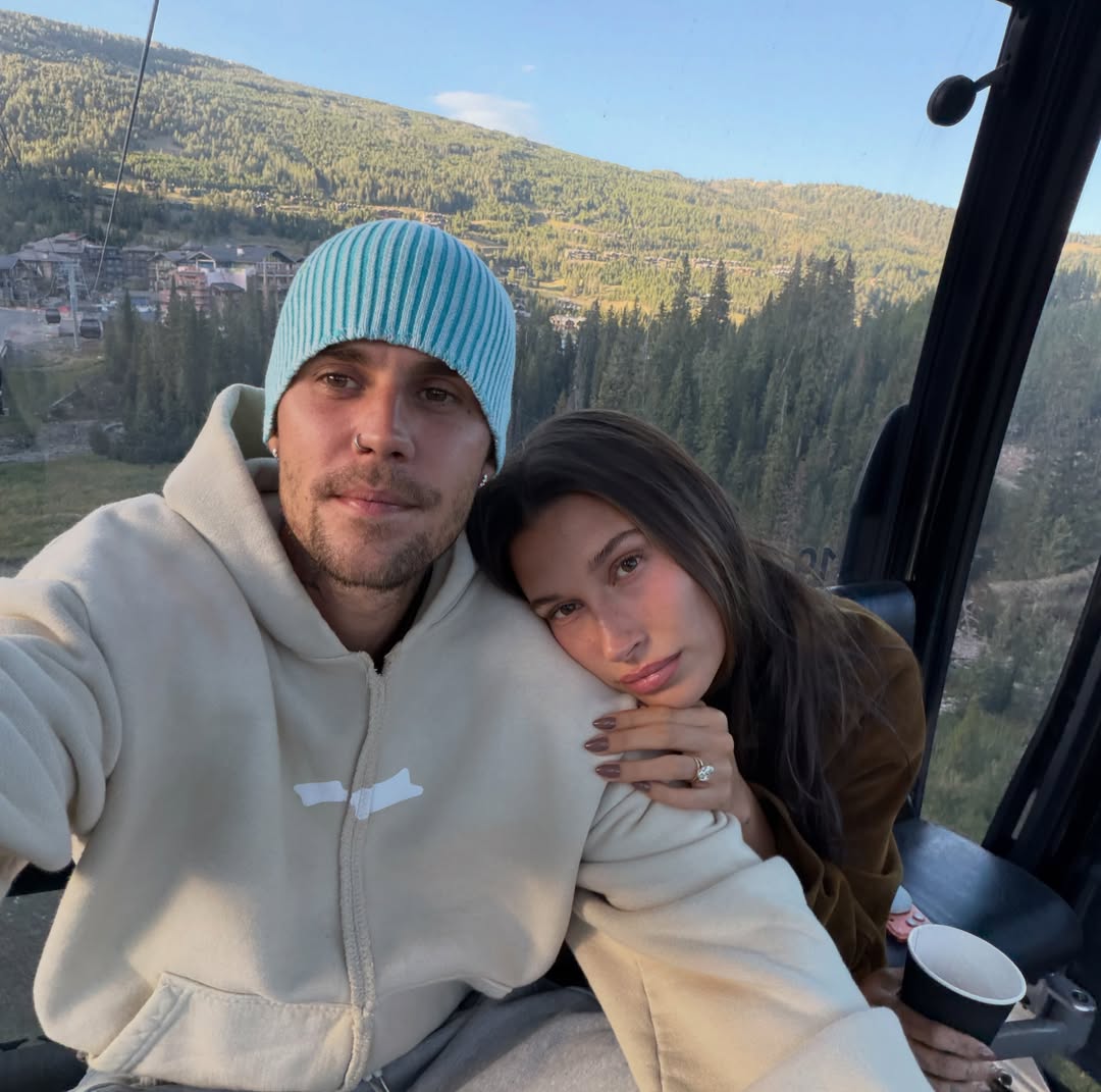 Ảnh kỷ niệm 8 năm ngày cưới giản dị của vợ chồng Justin Bieber- Ảnh 1.