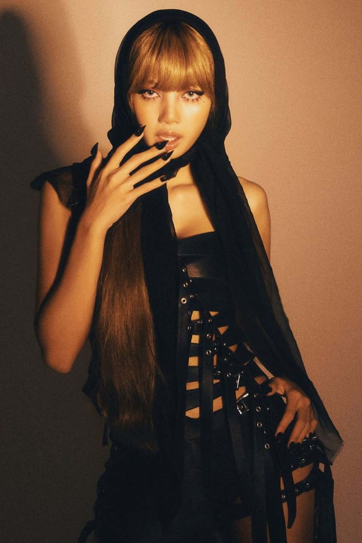 Lisa (BLACKPINK) sốc vì bị chê nhạc dở - Ảnh 3.