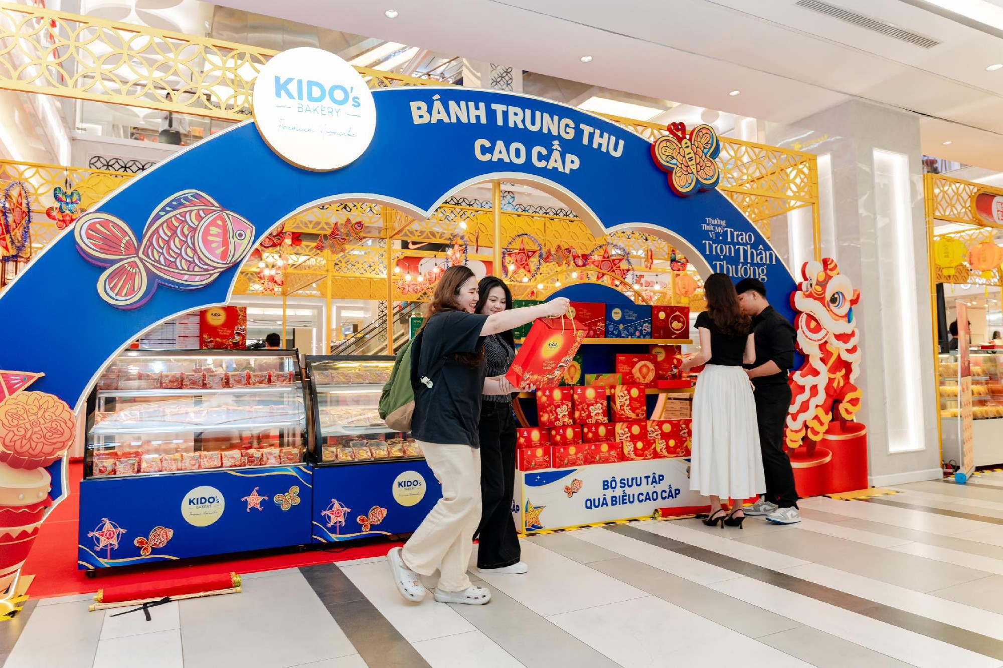Tuần cận rằm đi đ&acirc;u? Đến ngay c&aacute;c điểm chạm Trung thu KIDOs Bakery để quẩy lễ, check-in rực rỡ v&agrave; săn b&aacute;nh ngon chuẩn gu! - Ảnh 2.