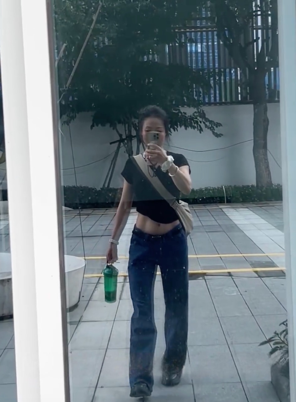B&agrave; c&ocirc; 50 tuổi tập tạ 2 tiếng trước khi đi l&agrave;m, sở hữu b&iacute; k&iacute;p ăn uống "chống l&atilde;o h&oacute;a" m&agrave; g&aacute;i trẻ phải biết sớm- Ảnh 3.