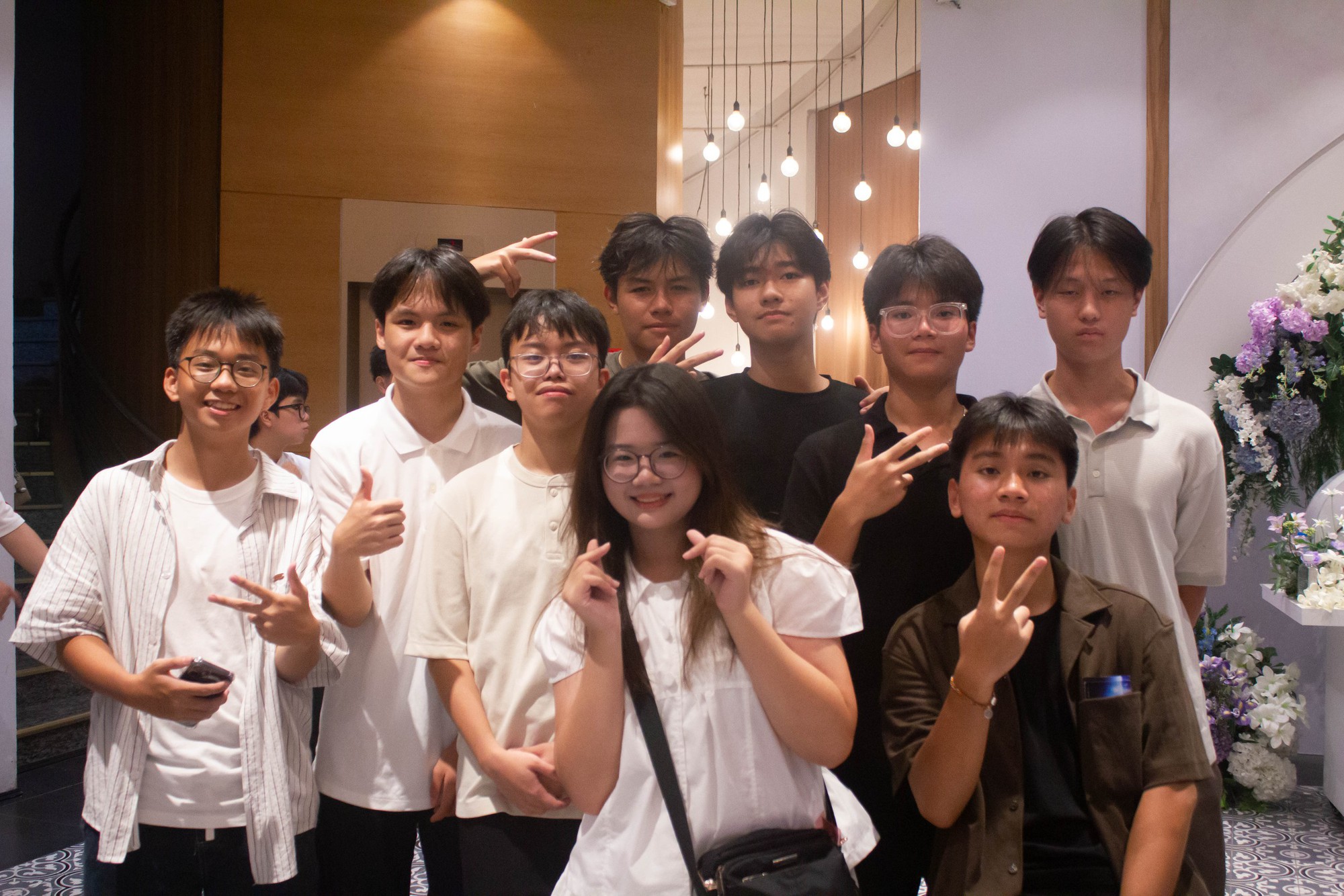 Nam thanh nữ t&uacute; Chuy&ecirc;n Sư phạm x&uacute;ng x&iacute;nh dự Prom Night, biến thảm đỏ th&agrave;nh s&agrave;n diễn - Ảnh 8.