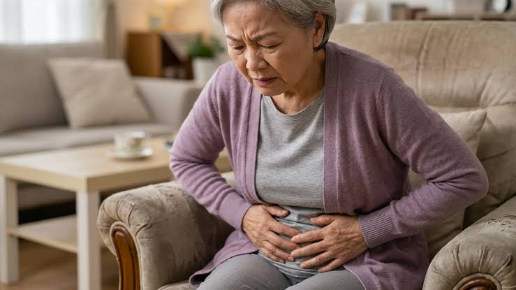Sau mãn kinh vẫn chảy máu, chủ quan 1,5 năm, đến khi chân sưng phù người phụ nữ mới biết mình bị ung thư giai đoạn 4 - Ảnh 1.