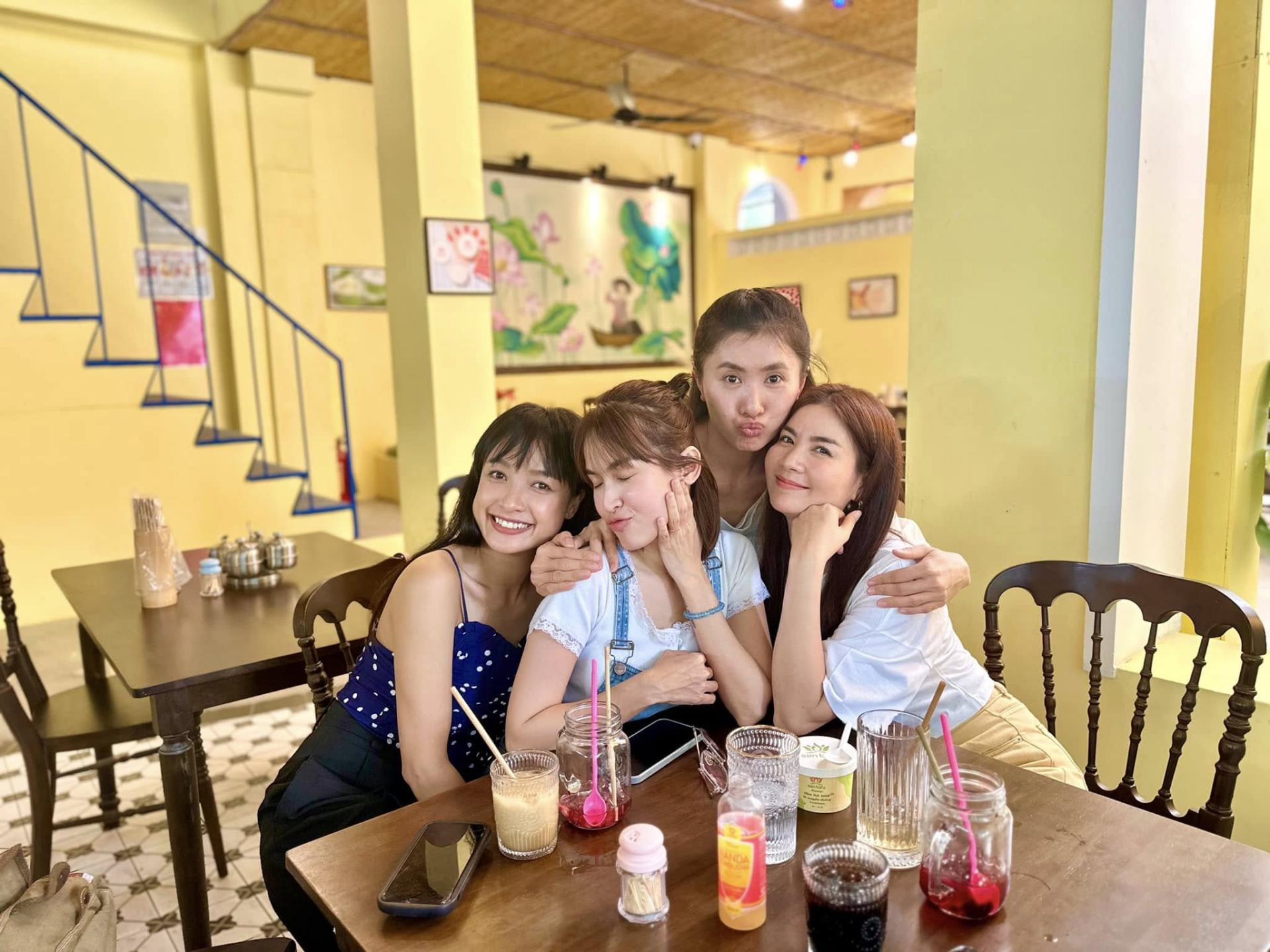 Nữ diễn vi&ecirc;n đ&igrave;nh đ&aacute;m đi b&aacute;n b&uacute;n b&ograve; Huế ở đường số 6, phường T&acirc;n Phong, TP.HCM- Ảnh 3.