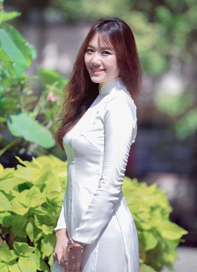 Vợ đại gia 2000 tỷ của Việt Nam: Thông thạo 3 thứ tiếng, học vấn khủng gây choáng, nhan sắc “tình đầu” càng có tuổi càng trẻ- Ảnh 2.