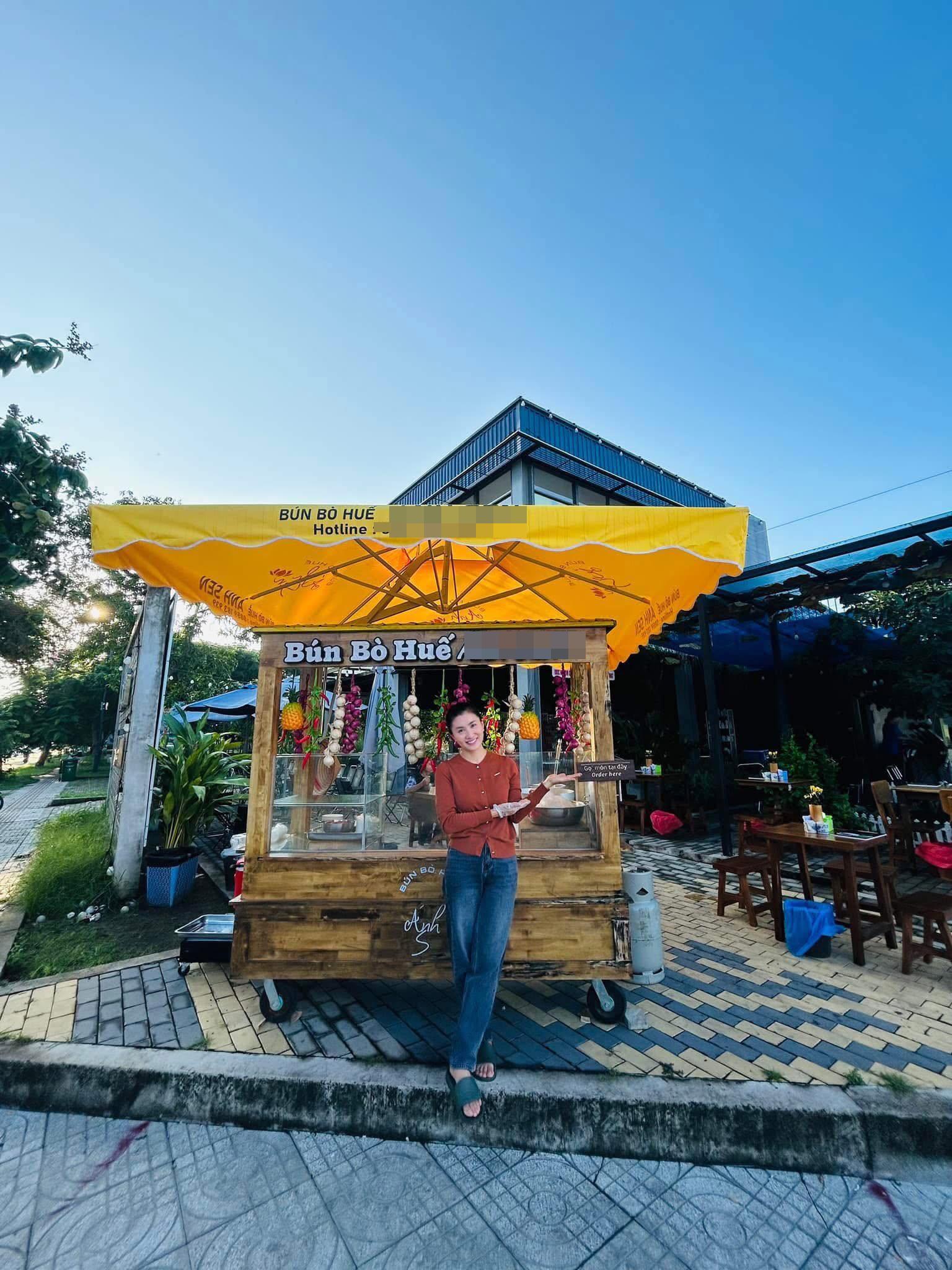 Nữ diễn vi&ecirc;n đ&igrave;nh đ&aacute;m đi b&aacute;n b&uacute;n b&ograve; Huế ở đường số 6, phường T&acirc;n Phong, TP.HCM- Ảnh 5.
