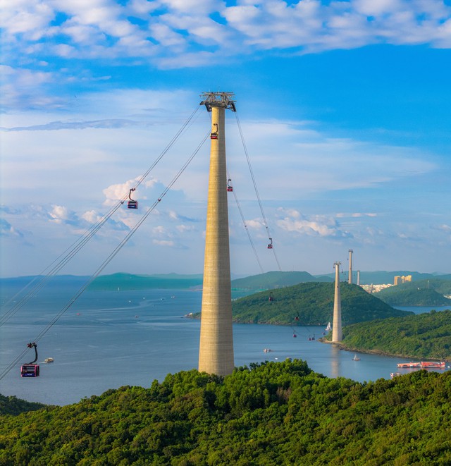 C&aacute;p treo 3 d&acirc;y d&agrave;i nhất thế giới ở 1 điểm đến của Việt Nam vừa vượt mặt cả Maldives v&agrave; Phuket, l&agrave; thi&ecirc;n đường biển xanh c&aacute;t trắng được cả Vingroup v&agrave; Sun Group lựa chọn- Ảnh 2.
