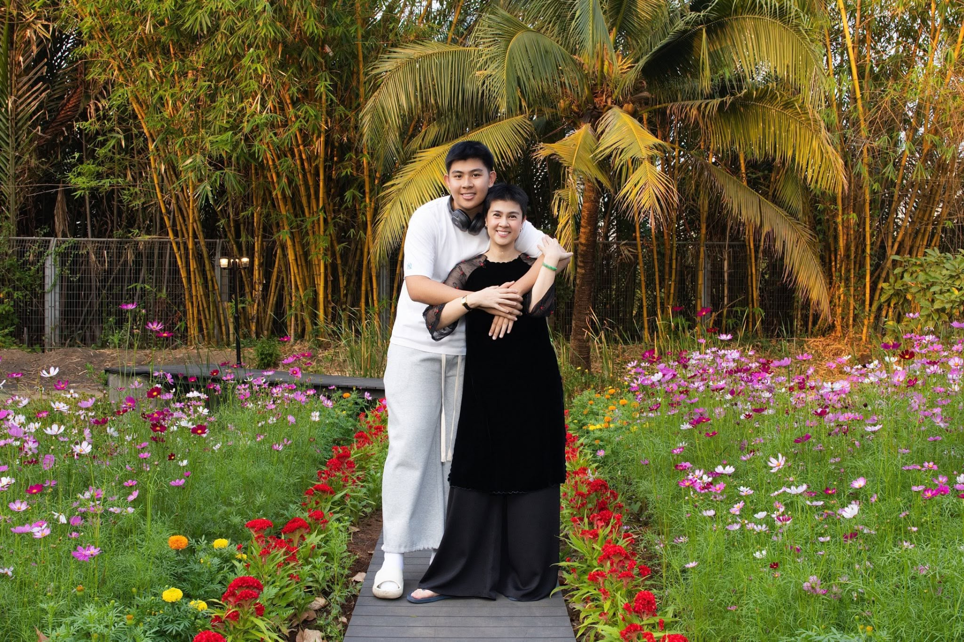 Nữ diễn vi&ecirc;n đ&igrave;nh đ&aacute;m bỏ showbiz đi b&aacute;n x&ocirc;i cua ở đường Nguyễn Lương Bằng, TP.HCM- Ảnh 9.