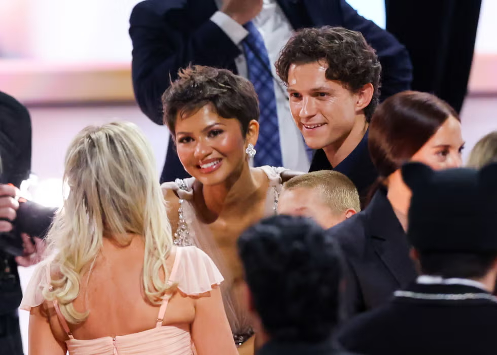 Th&igrave; ra kh&ocirc;ng c&oacute; m&aacute;y quay, "Người Nhện" Tom Holland đối xử với vợ minh tinh thế n&agrave;y đ&acirc;y- Ảnh 5.