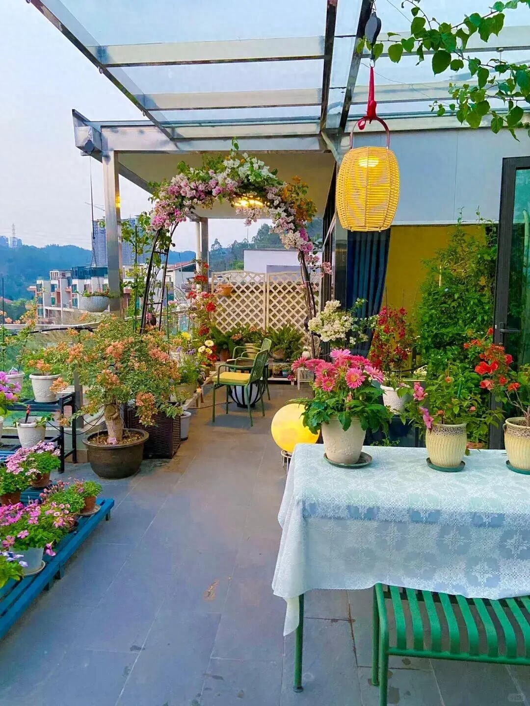 Ai cũng khuy&ecirc;n đừng mua căn hộ tầng cao nhất, t&ocirc;i vẫn xuống tiền: 3 năm sau mới hiểu 5 điều kh&ocirc;ng tầng n&agrave;o c&oacute; được - Ảnh 1.