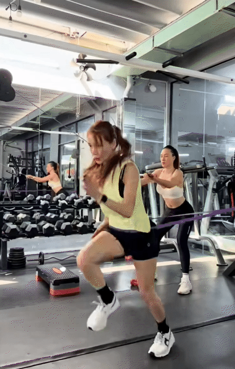 Nh&atilde; Phương xuất hiện giữa l&uacute;c MXH x&ocirc;n xao chuyện Trường Giang: Sắc v&oacute;c mẹ 3 con g&acirc;y cho&aacute;ng, h&agrave;nh tr&igrave;nh giảm c&acirc;n c&ograve;n sốc hơn- Ảnh 9.