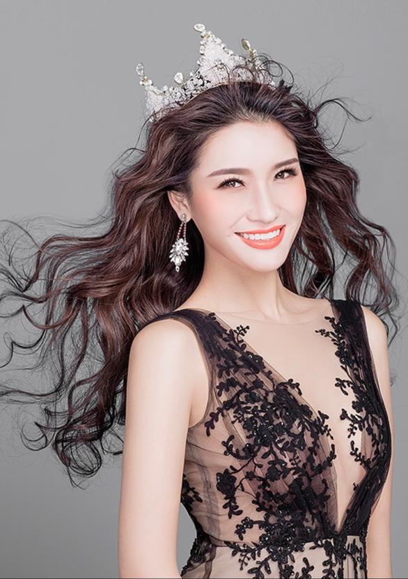 "Hoa hậu xấu nhất lịch sử showbiz" nay đ&atilde; kh&aacute;c: Lột x&aacute;c đẹp kh&oacute; tin đến từng centimet, U40 l&agrave;m chủ tịch nhưng chưa chồng- Ảnh 3.