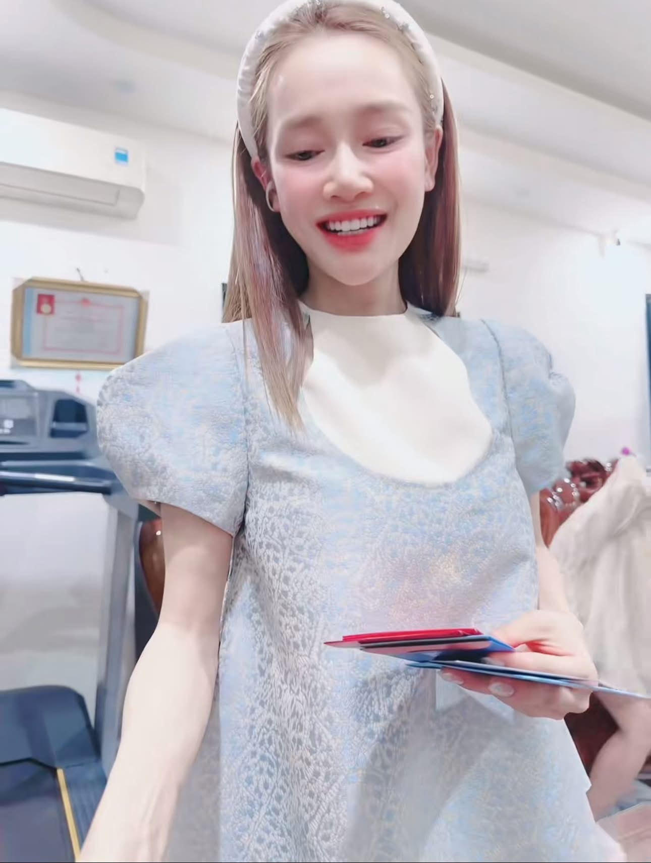 Nh&atilde; Phương xuất hiện giữa l&uacute;c MXH x&ocirc;n xao chuyện Trường Giang: Sắc v&oacute;c mẹ 3 con g&acirc;y cho&aacute;ng, h&agrave;nh tr&igrave;nh giảm c&acirc;n c&ograve;n sốc hơn- Ảnh 20.