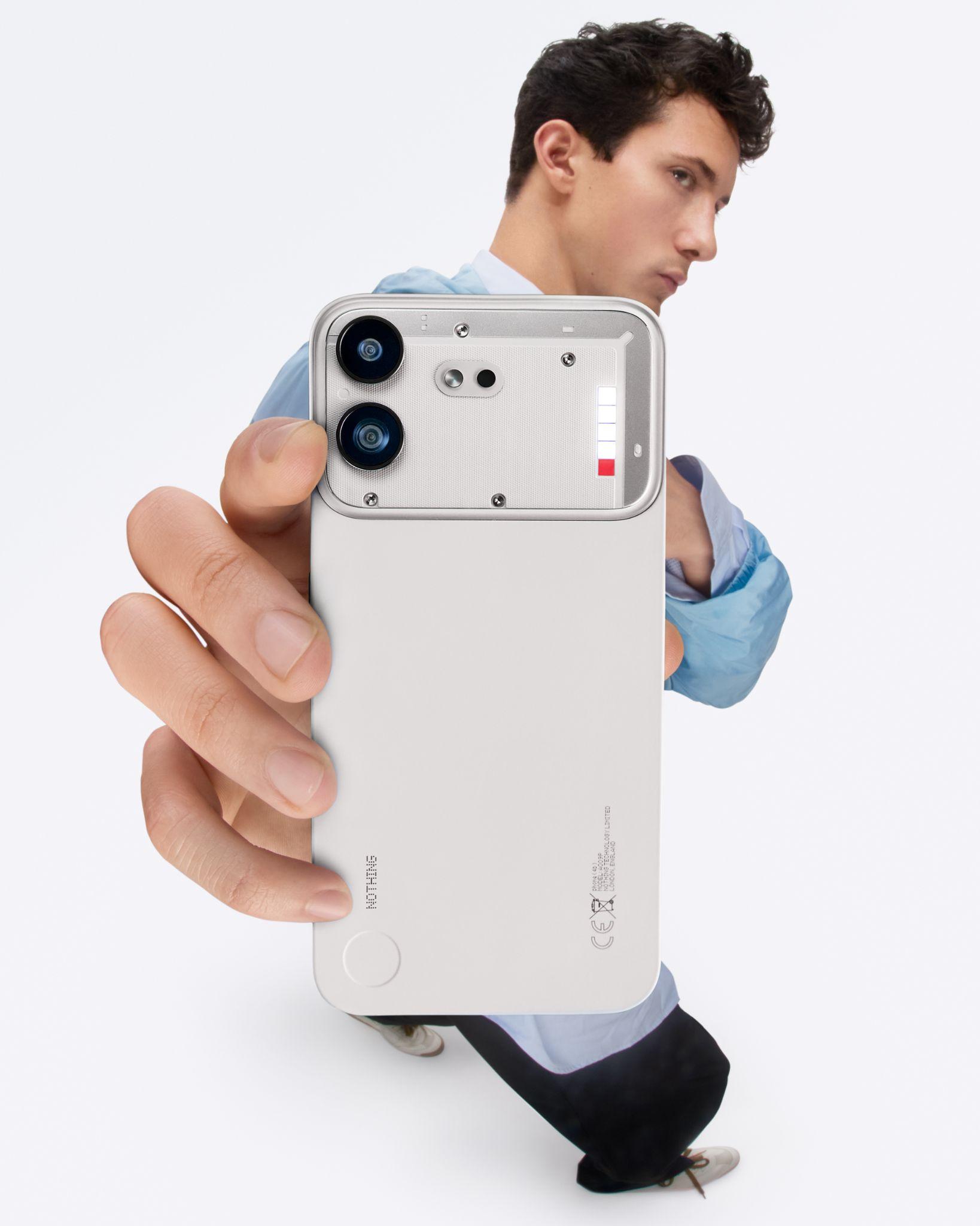 Nothing Phone (4b) lên kệ Thế Giới Di Động: Ngoại hình “không đụng hàng”, trải nghiệm đầy chất riêng - Ảnh 2.