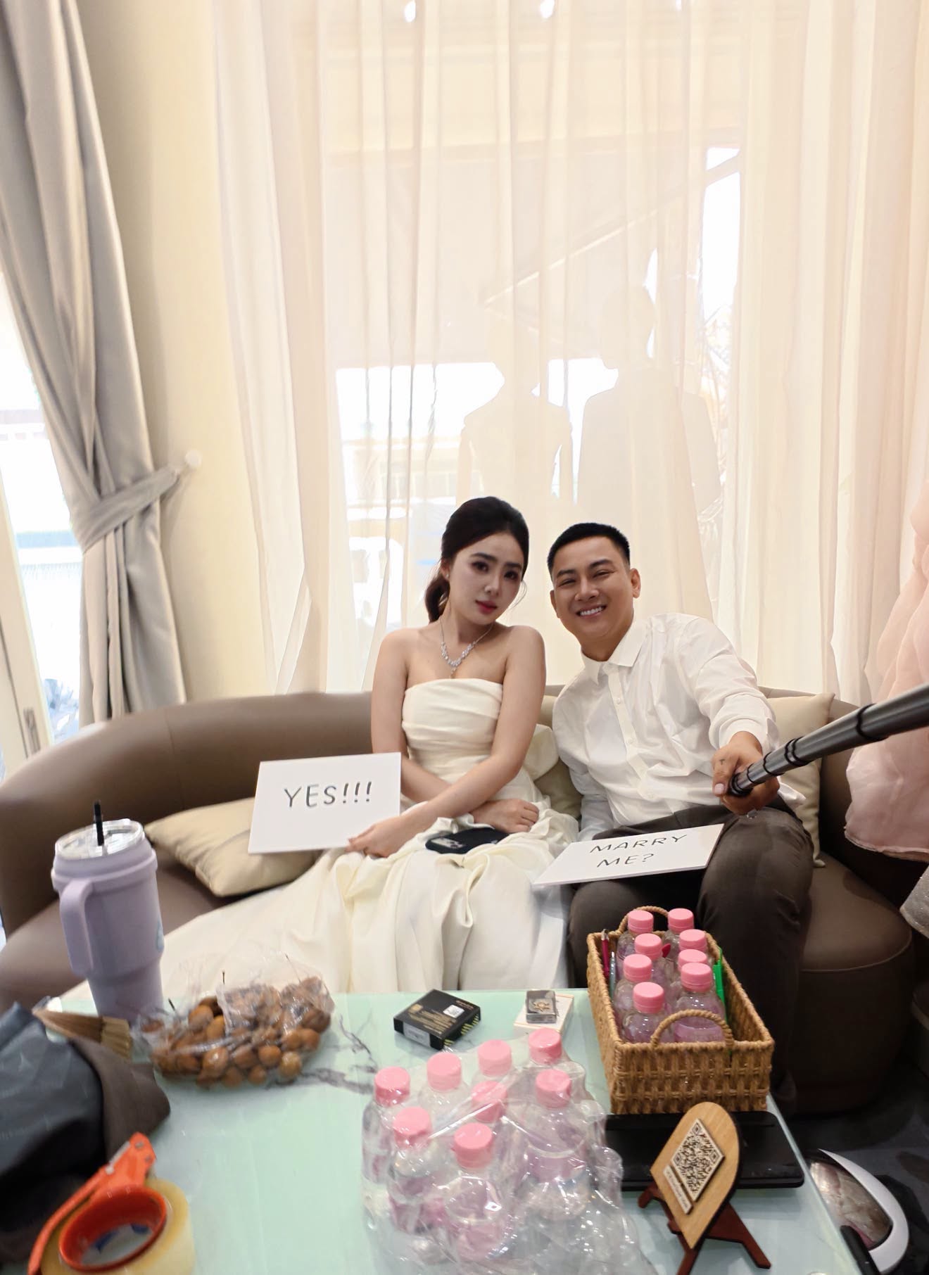 Ho&agrave;i L&acirc;m cầu h&ocirc;n Ngọc Trinh- Ảnh 1.