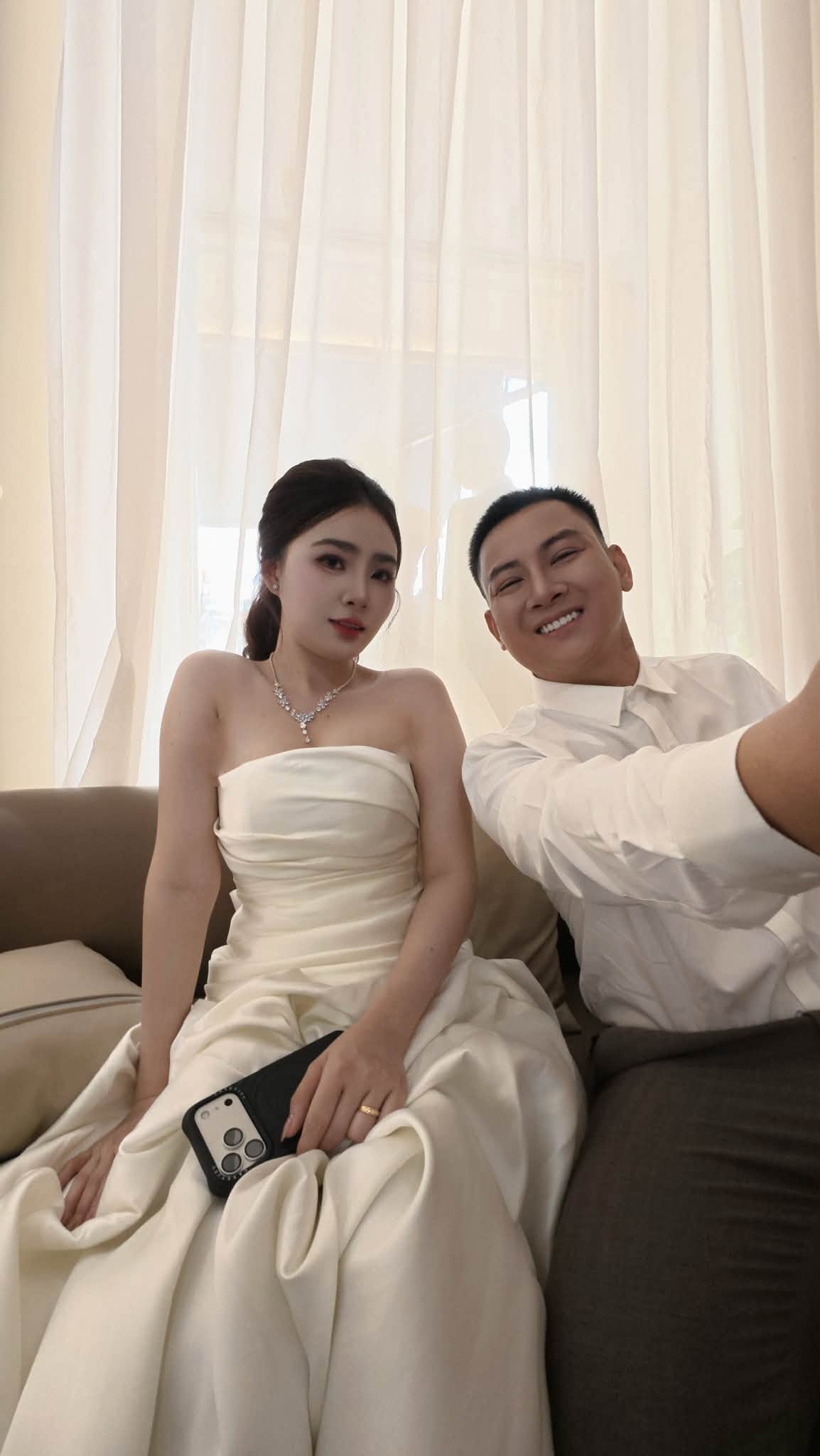Ho&agrave;i L&acirc;m cầu h&ocirc;n Ngọc Trinh- Ảnh 2.