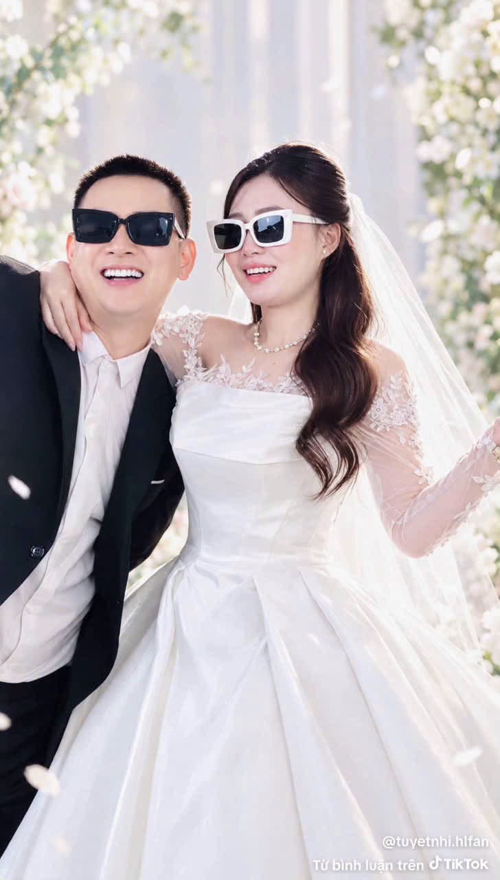 Ho&agrave;i L&acirc;m cầu h&ocirc;n Ngọc Trinh- Ảnh 6.
