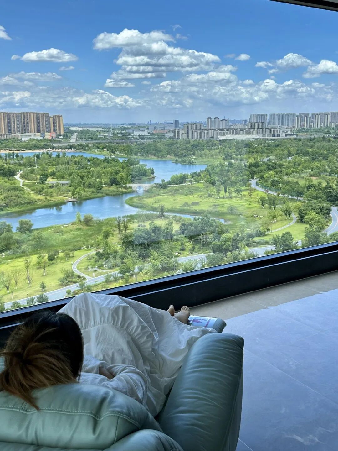 Từ tầng 2 chuyển l&ecirc;n tầng 11, t&ocirc;i mới hiểu: C&oacute; những căn hộ rẻ hơn cả trăm triệu nhưng ở rồi mới biết c&aacute;i gi&aacute; phải trả- Ảnh 4.