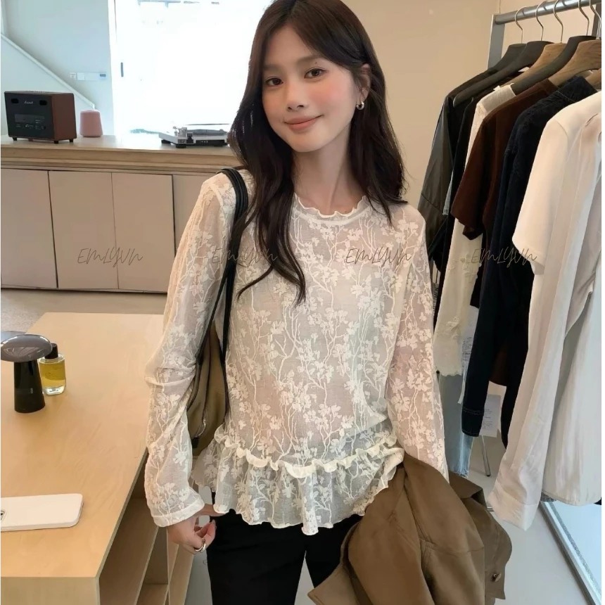 Áo ren và quần jeans: Công thức mặc đẹp vừa lãng mạn vừa trẻ trung trong mùa thu - Ảnh 7.