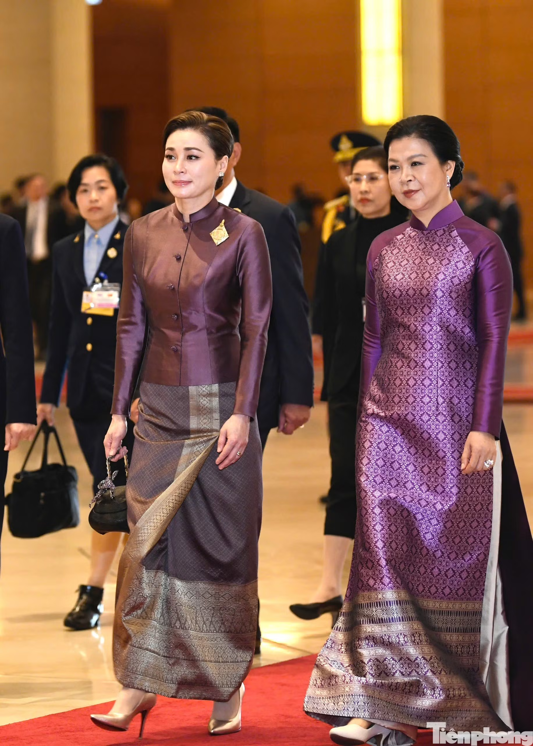 Trang phục c&ugrave;ng mang sắc t&iacute;m của b&agrave; Ng&ocirc; Phương Ly v&agrave; Ho&agrave;ng hậu Th&aacute;i Lan g&acirc;y ch&uacute; &yacute;- Ảnh 2.