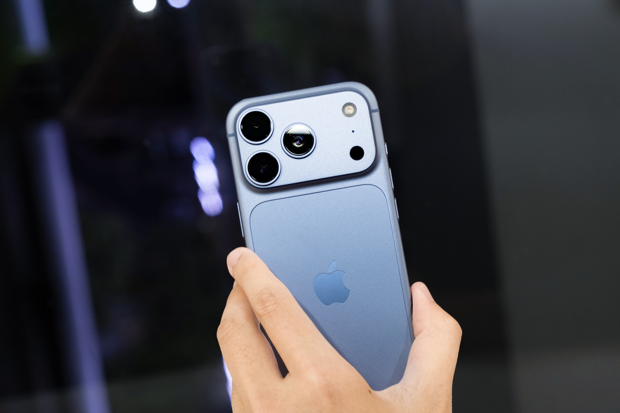 Trên tay sớm iPhone 18 Pro chính hãng Việt Nam: Màu Xanh Băng Thanh càng nhìn càng đẹp lạ! - Ảnh 3.