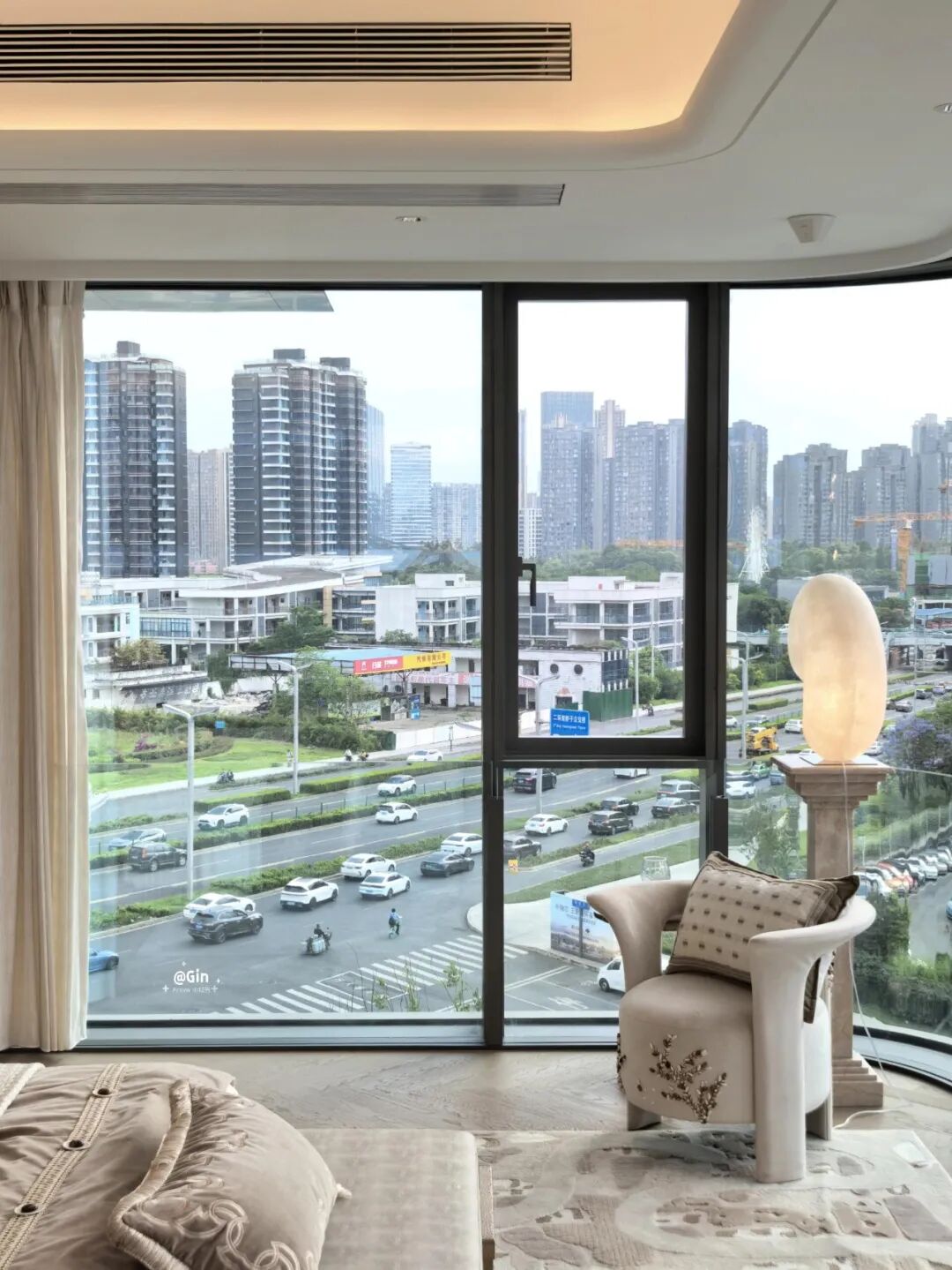 Từ tầng 2 chuyển l&ecirc;n tầng 11, t&ocirc;i mới hiểu: C&oacute; những căn hộ rẻ hơn cả trăm triệu nhưng ở rồi mới biết c&aacute;i gi&aacute; phải trả- Ảnh 1.