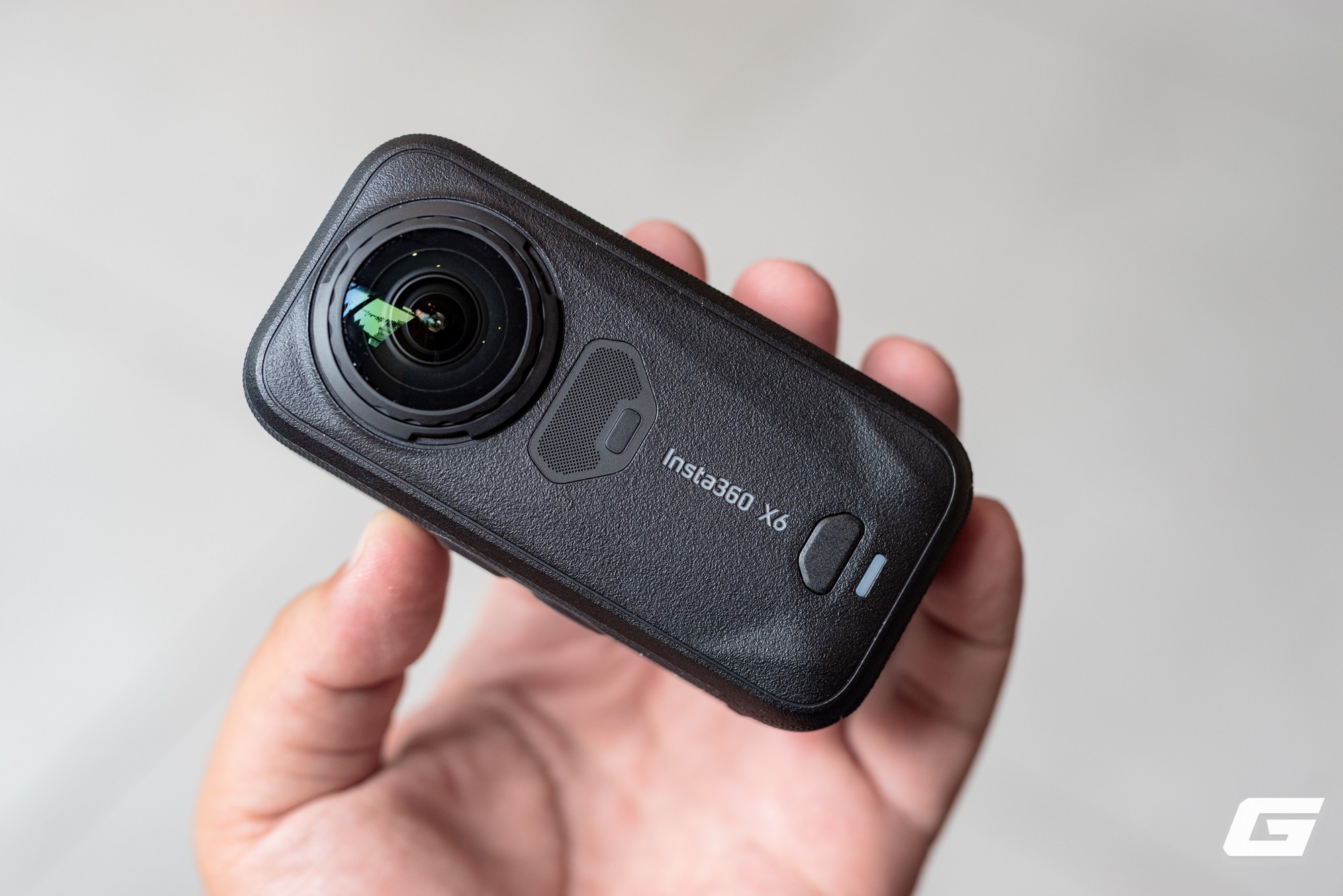 Cận cảnh Insta360 X6: Gọn hơn, mạnh hơn đ&atilde; đ&agrave;nh, lại c&ograve;n c&oacute; cả AI dựng video trực tiếp - Ảnh 2.