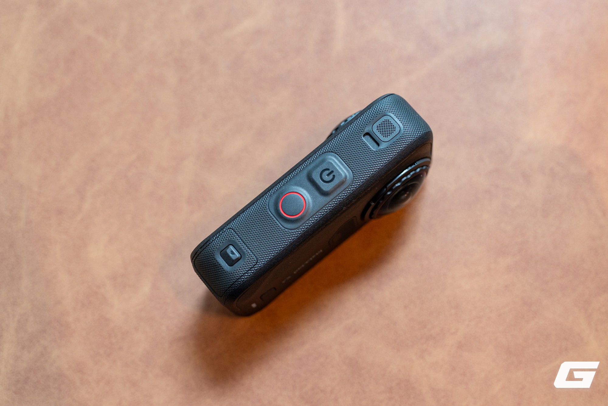 Cận cảnh Insta360 X6: Gọn hơn, mạnh hơn đ&atilde; đ&agrave;nh, lại c&ograve;n c&oacute; cả AI dựng video trực tiếp - Ảnh 3.