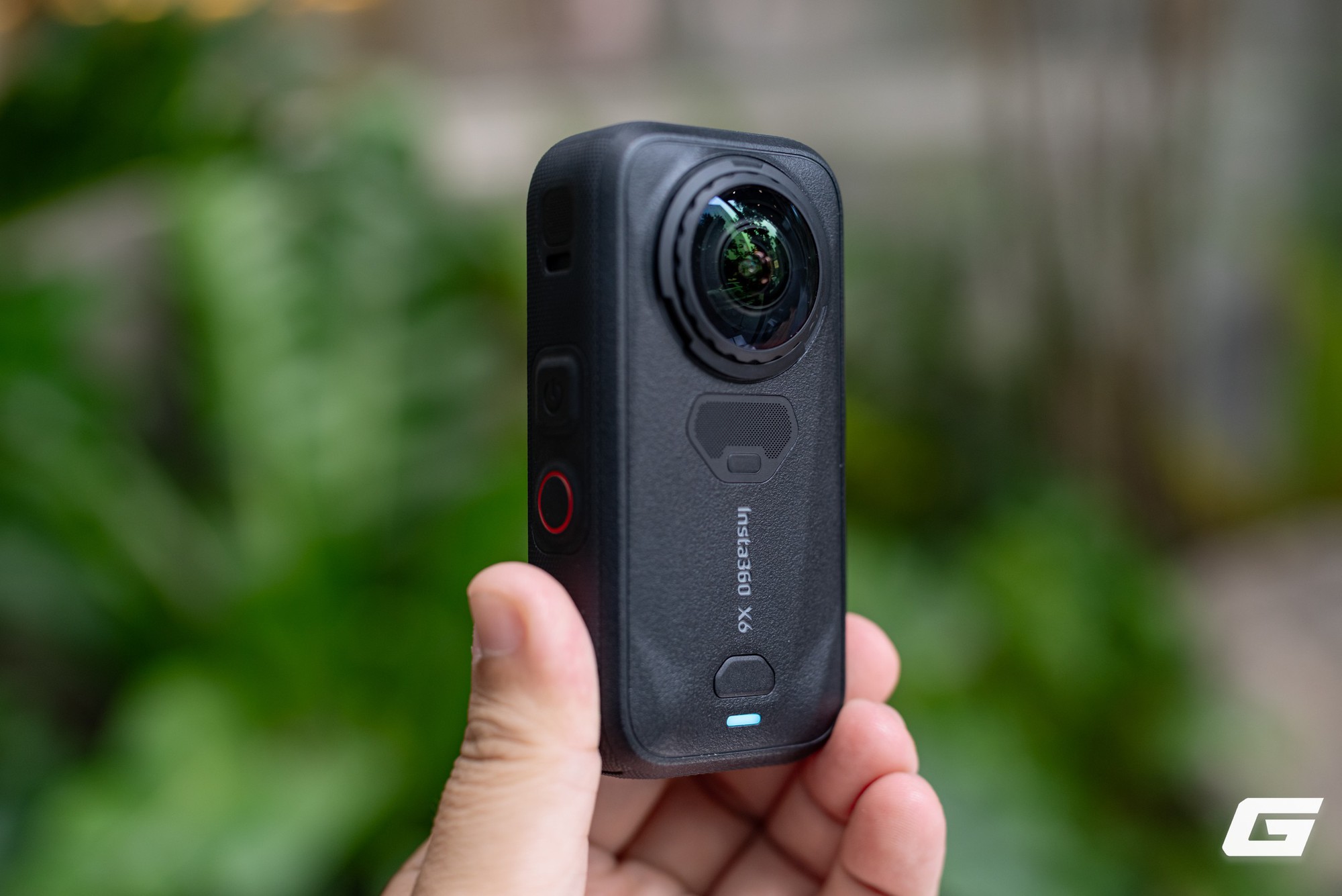 Cận cảnh Insta360 X6: Gọn hơn, mạnh hơn đ&atilde; đ&agrave;nh, lại c&ograve;n c&oacute; cả AI dựng video trực tiếp - Ảnh 5.