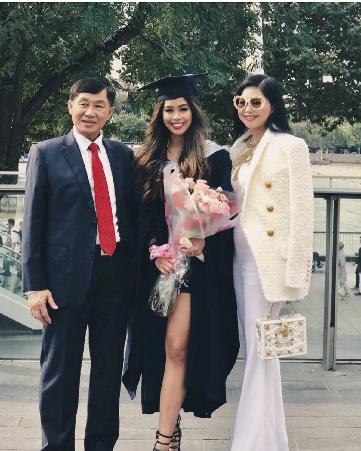 Tỷ ph&uacute; 75 tuổi người Việt, từng thu&ecirc; chuy&ecirc;n cơ 8 tỷ đồng đưa con g&aacute;i về nước c&aacute;ch đ&acirc;y 6 năm: Vừa tr&iacute;ch 10 tỷ đồng từ lương hưu l&agrave;m th&ecirc;m việc đặc biệt - Ảnh 2.
