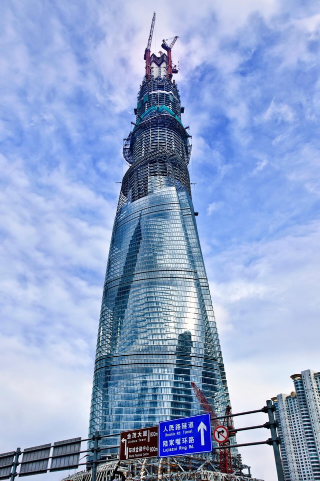 T&ograve;a th&aacute;p cao hơn Landmark 81 gần 200m: Nặng tới 850.000 tấn, hơn 2.000 người l&agrave;m việc li&ecirc;n tục 60 giờ để đổ 61.000m&sup3; b&ecirc; t&ocirc;ng phần m&oacute;ng- Ảnh 1.