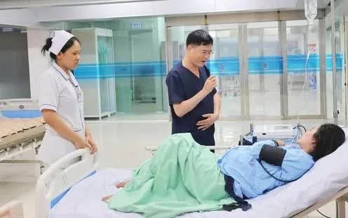 Mổ lấy thai kịp thời cho thai phụ bị rắn cắn - Ảnh 1.