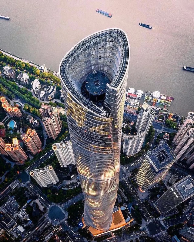 T&ograve;a th&aacute;p cao hơn Landmark 81 gần 200m: Nặng tới 850.000 tấn, hơn 2.000 người l&agrave;m việc li&ecirc;n tục 60 giờ để đổ 61.000m&sup3; b&ecirc; t&ocirc;ng phần m&oacute;ng- Ảnh 2.