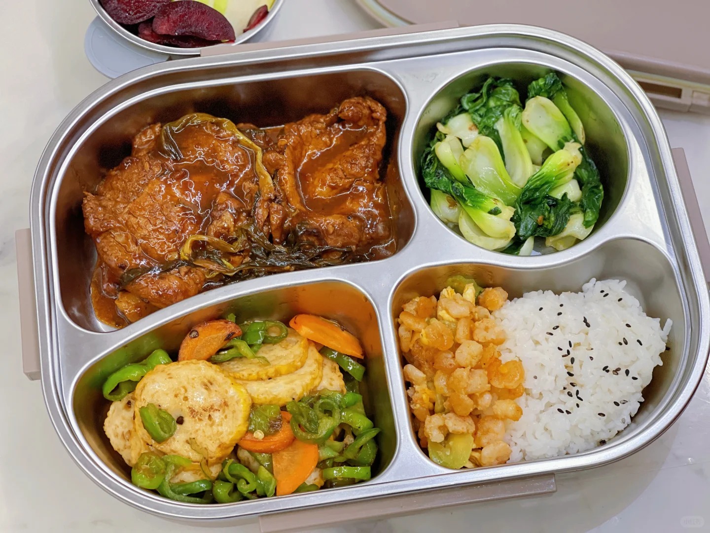 Mẹ ng&agrave;y n&agrave;o cũng chuẩn bị cơm hộp cho con trai cấp 2, nh&igrave;n th&agrave;nh phẩm, d&acirc;n mạng: "Xin lỗi, t&ocirc;i kh&ocirc;ng ăn nổi canteen nữa" - Ảnh 4.