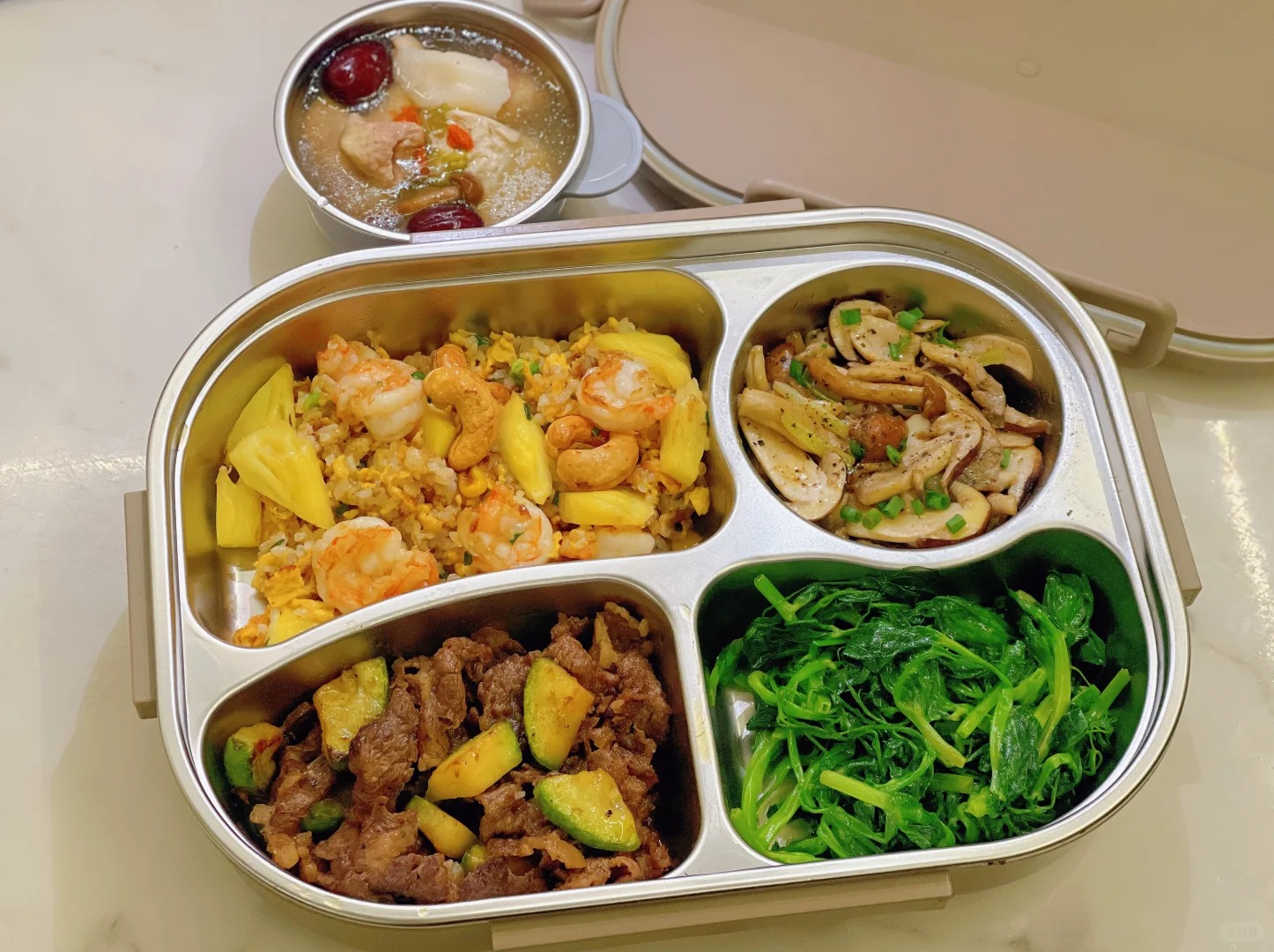 Mẹ ng&agrave;y n&agrave;o cũng chuẩn bị cơm hộp cho con trai cấp 2, nh&igrave;n th&agrave;nh phẩm, d&acirc;n mạng: "Xin lỗi, t&ocirc;i kh&ocirc;ng ăn nổi canteen nữa" - Ảnh 5.