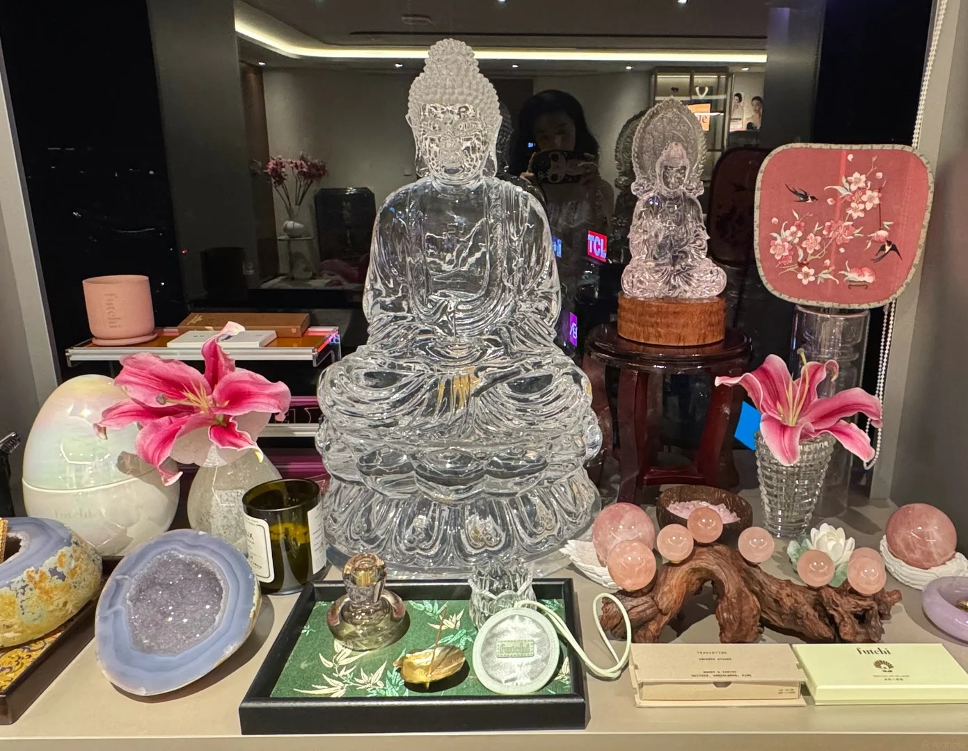 Phạm Băng Băng v&agrave; th&uacute; chơi thạch anh hồng: Khi những m&oacute;n đ&aacute; mang m&agrave;u sắc dịu d&agrave;ng trở th&agrave;nh một phần của kh&ocirc;ng gian sống - Ảnh 3.