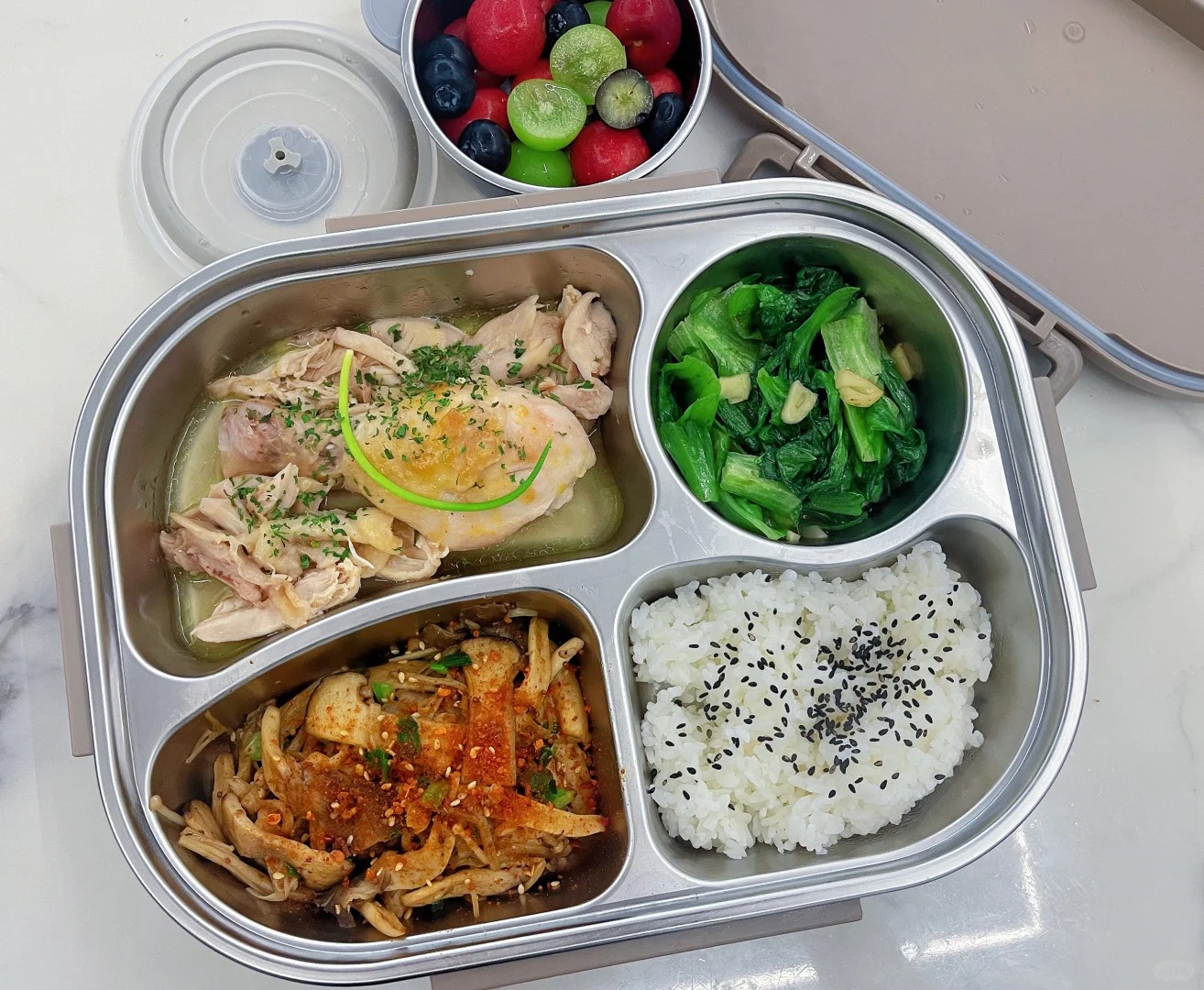 Mẹ ng&agrave;y n&agrave;o cũng chuẩn bị cơm hộp cho con trai cấp 2, nh&igrave;n th&agrave;nh phẩm, d&acirc;n mạng: "Xin lỗi, t&ocirc;i kh&ocirc;ng ăn nổi canteen nữa" - Ảnh 15.