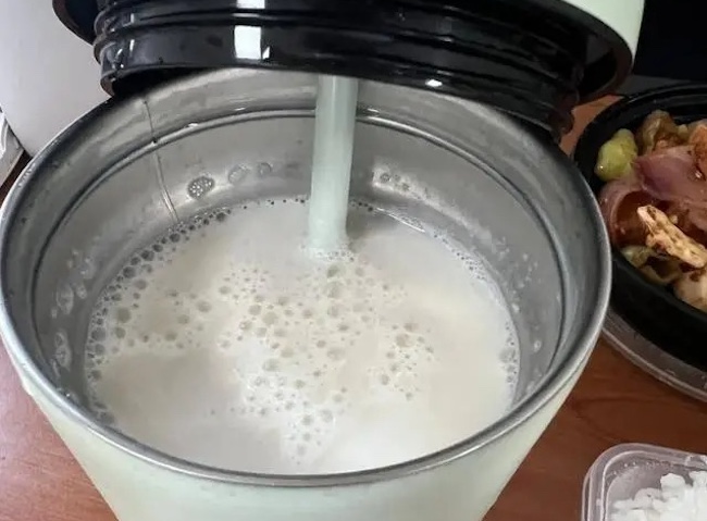 Lời khuy&ecirc;n d&agrave;nh cho tất cả c&aacute;c gia đ&igrave;nh đang d&ugrave;ng b&igrave;nh giữ nhiệt - Ảnh 2.
