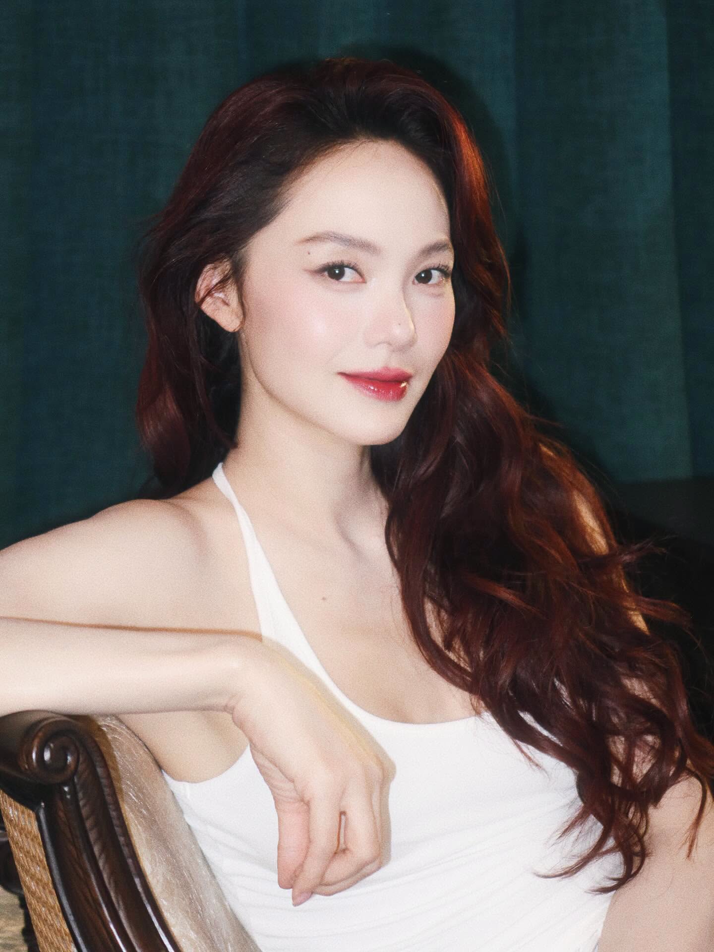 Ca sĩ Việt ngồi v&agrave;i ph&uacute;t đ&uacute;t t&uacute;i cả tỷ đồng, lấy chồng đại gia được cưng như b&agrave; ho&agrave;ng- Ảnh 8.
