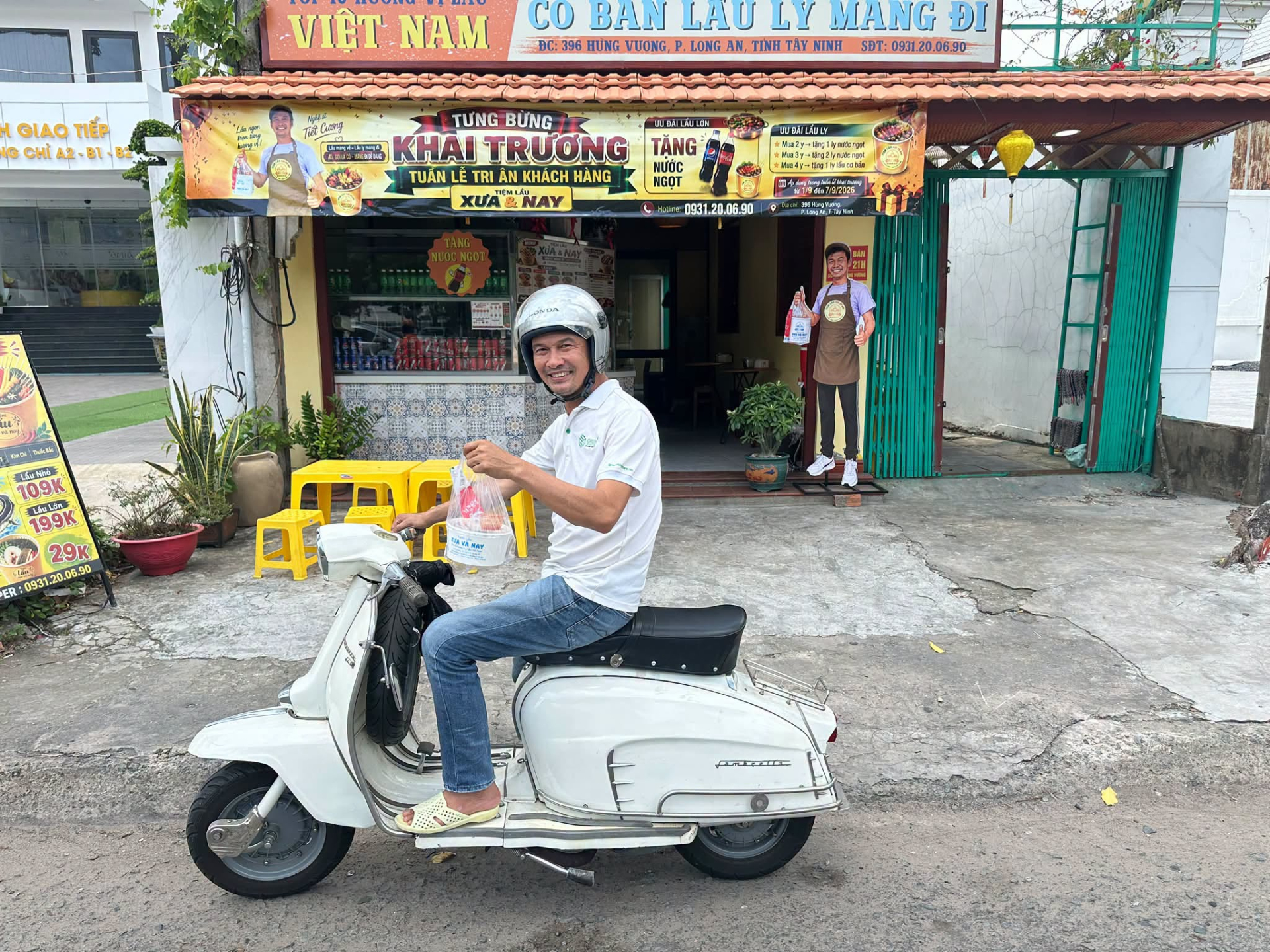 Nam nghệ sĩ Việt ai cũng biết mặt về T&acirc;y Ninh mở qu&aacute;n lẩu b&igrave;nh d&acirc;n, tự tay giao từng đơn h&agrave;ng- Ảnh 4.
