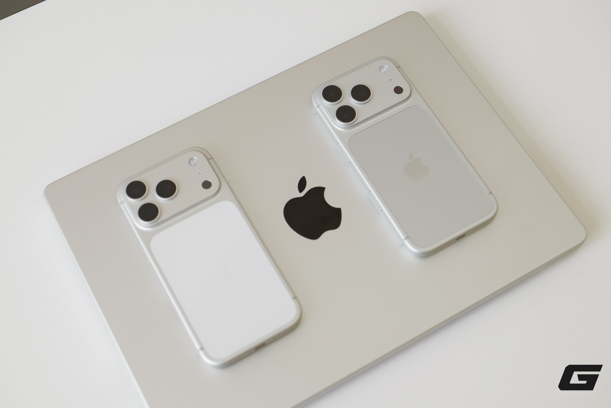 Chỉ một điểm này thôi cũng đủ khiến iPhone 18 Pro màu Bạc đẹp hơn hẳn phiên bản tiền nhiệm - Ảnh 2.