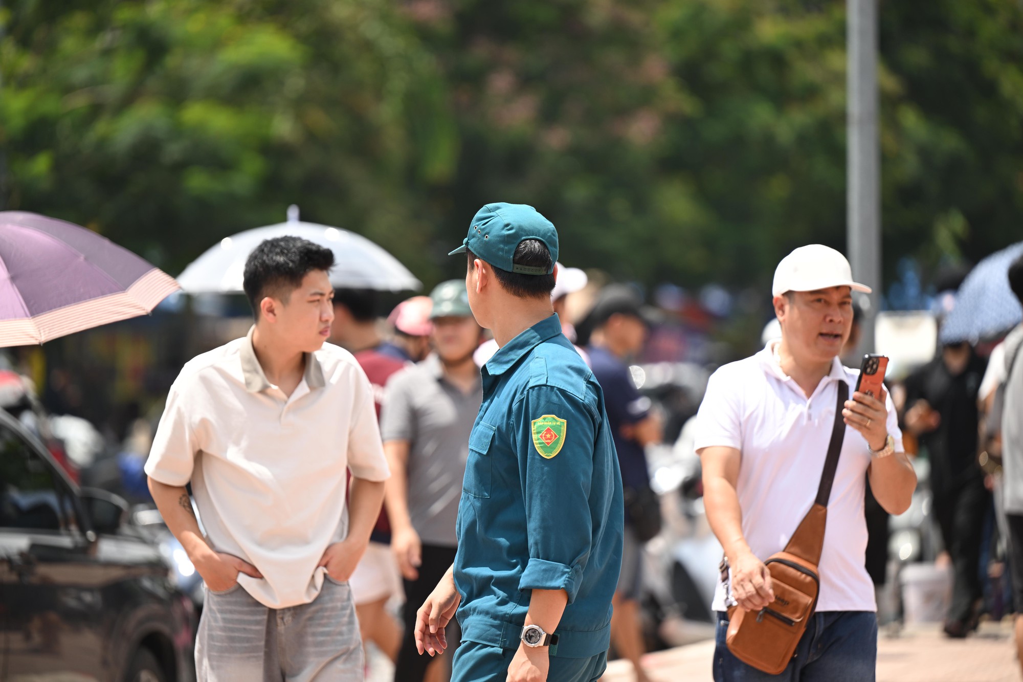 Kh&ocirc;ng c&oacute; ph&eacute;p m&agrave;u n&agrave;o xảy ra: Đ&atilde; t&igrave;m thấy nam sinh vi&ecirc;n H&agrave; Nội mất t&iacute;ch khi đi qua đường ngập s&acirc;u, mẹ kh&oacute;c ngất khi nhận tin dữ- Ảnh 6.