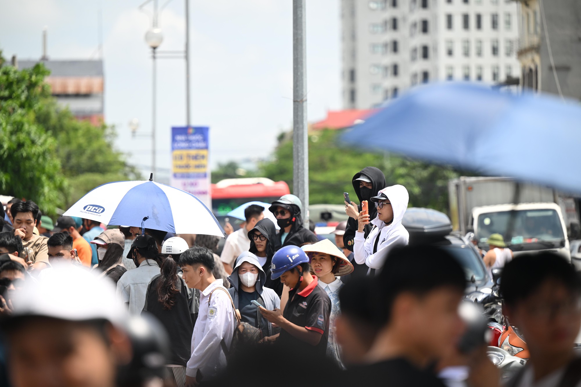 Kh&ocirc;ng c&oacute; ph&eacute;p m&agrave;u n&agrave;o xảy ra: Đ&atilde; t&igrave;m thấy nam sinh vi&ecirc;n H&agrave; Nội mất t&iacute;ch khi đi qua đường ngập s&acirc;u, mẹ kh&oacute;c ngất khi nhận tin dữ- Ảnh 5.