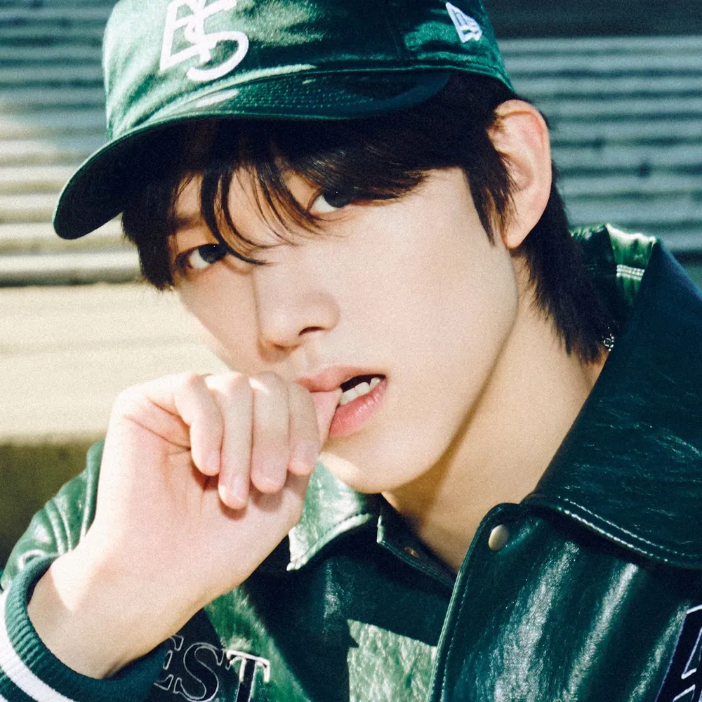 H&igrave;nh ảnh Hyun Bin l&agrave;m c&ocirc;ng nh&acirc;n ở c&ocirc;ng trường x&acirc;y dựng g&acirc;y x&ocirc;n xao- Ảnh 4.