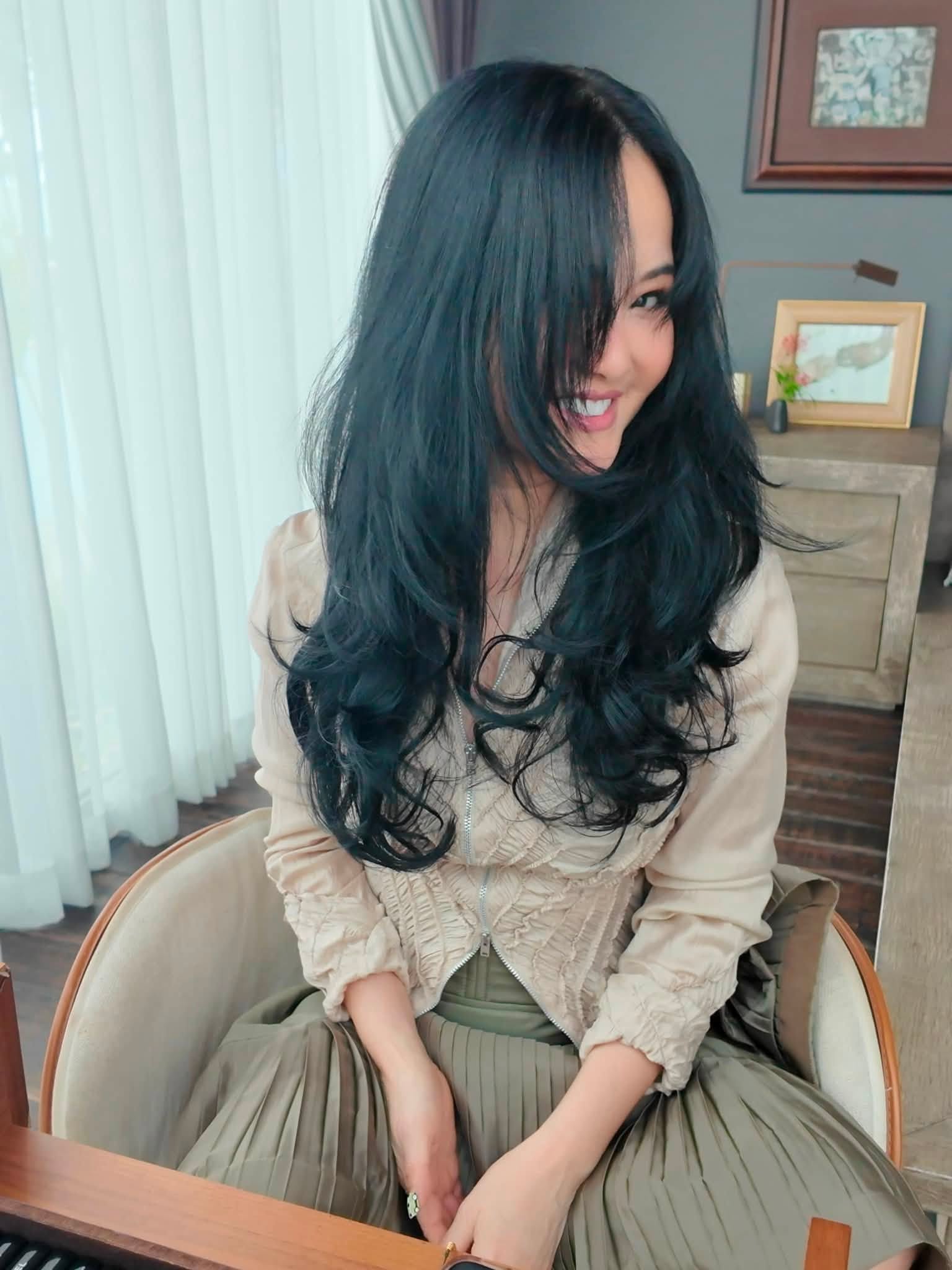 Diva Hồng Nhung U60 qu&aacute; kh&aacute;c lạ, được khen "như b&uacute;p b&ecirc;"- Ảnh 3.
