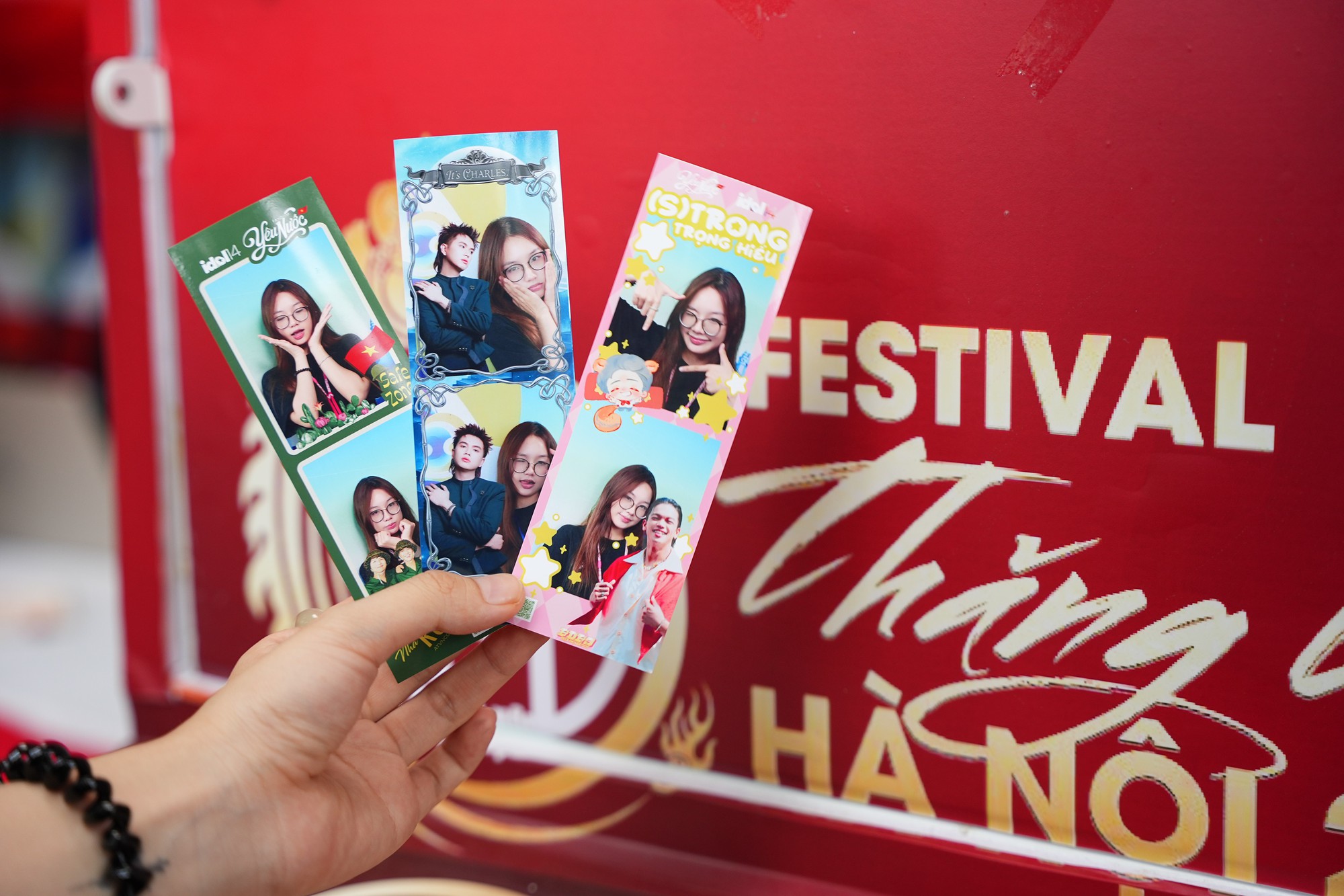 Người trẻ đến Văn Miếu &ldquo;xin v&iacute;a&rdquo; học h&agrave;nh, c&ocirc;ng việc: Booth Fandom Y&ecirc;u Nước c&oacute; g&igrave; m&agrave; đ&ocirc;ng kh&aacute;ch? - Ảnh 9.