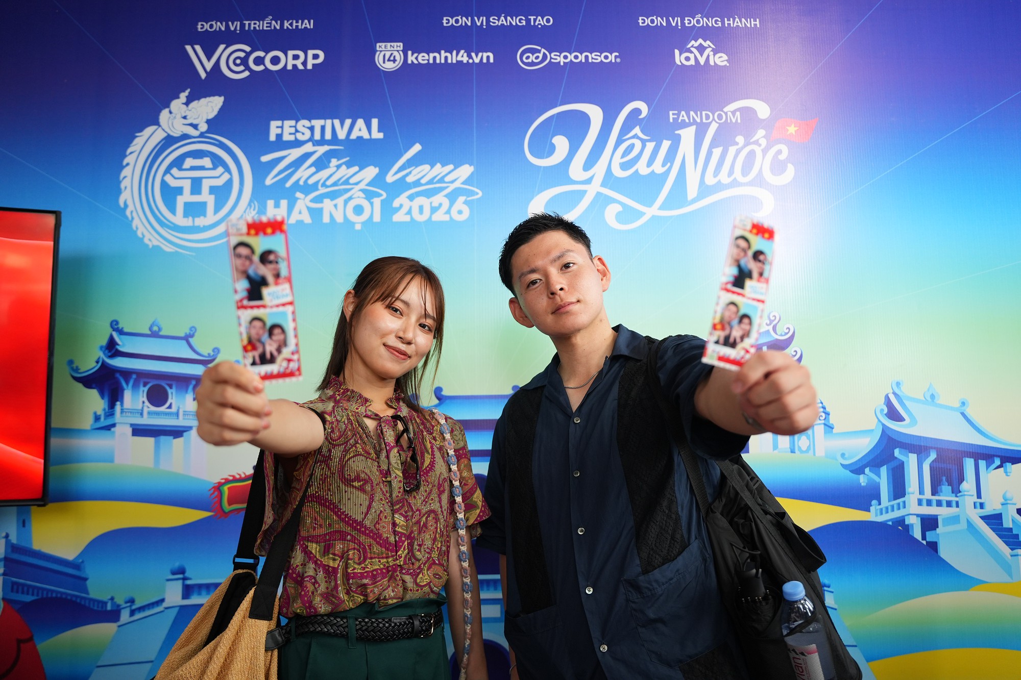 Người trẻ đến Văn Miếu &ldquo;xin v&iacute;a&rdquo; học h&agrave;nh, c&ocirc;ng việc: Booth Fandom Y&ecirc;u Nước c&oacute; g&igrave; m&agrave; đ&ocirc;ng kh&aacute;ch? - Ảnh 16.