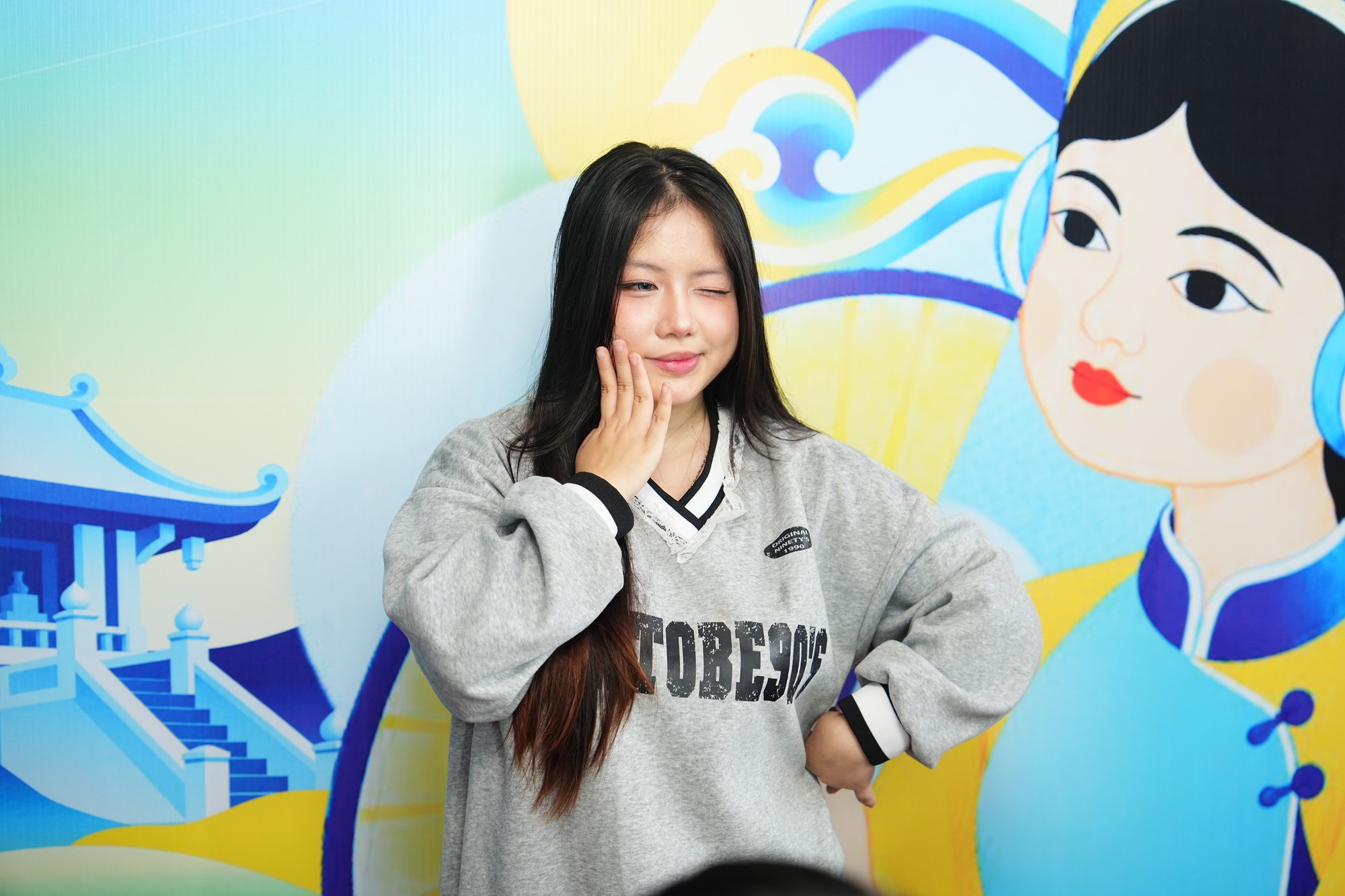 Người trẻ đến Văn Miếu &ldquo;xin v&iacute;a&rdquo; học h&agrave;nh, c&ocirc;ng việc: Booth Fandom Y&ecirc;u Nước c&oacute; g&igrave; m&agrave; đ&ocirc;ng kh&aacute;ch? - Ảnh 5.